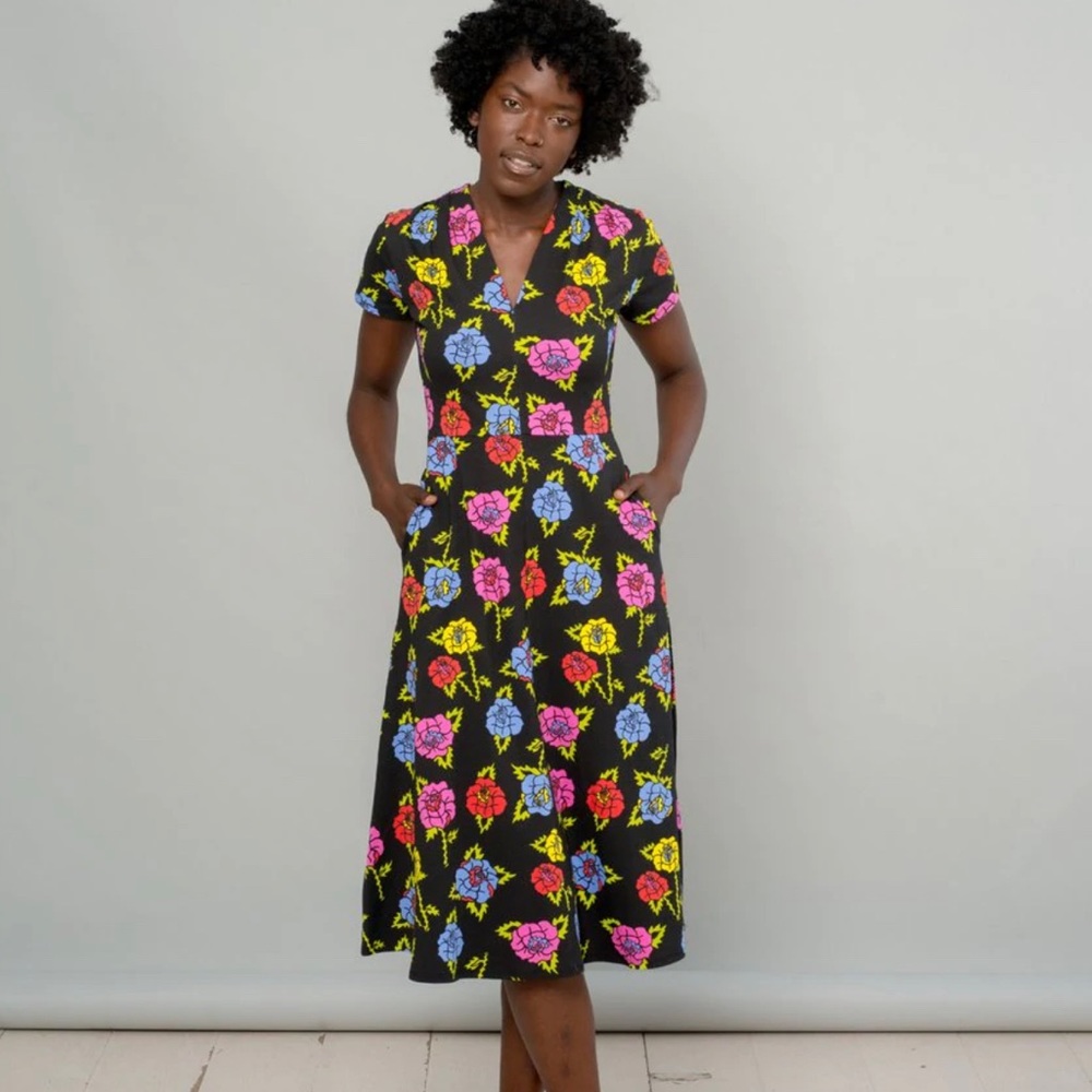 Nooworks Greta dress in Roses pattern, size M